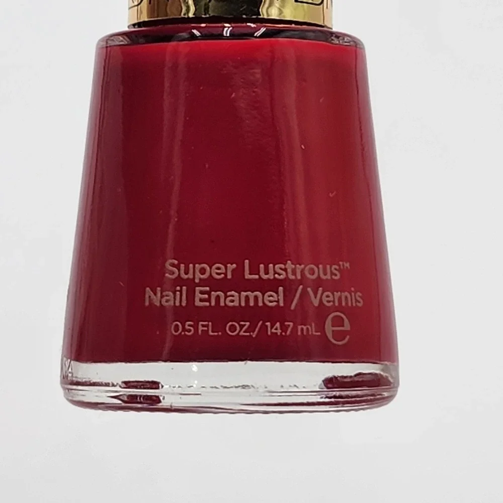 Revlon Super Lustrous Chip Resistant Nail Polish‎ Revlon Red 680 New Bold